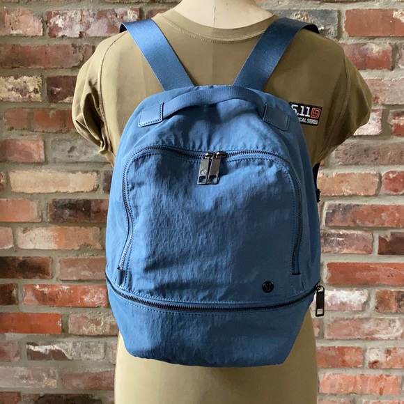 lululemon travel commuter bag